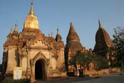 Chr�my v Baganu se rozkl�daj� na plo�e 42 km �tvere�n�ch. V�t�ina chr�m� byla postavena v letech 1000-1200, kdy byl Bagan was the hlavn�m m�stem prvn� Barnsk� ��e. Myanmar (Barma).