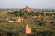 Chr�my v Baganu se rozkl�daj� na plo�e 42 km �tvere�n�ch. V�t�ina chr�m� byla postavena v letech 1000-1200, kdy byl Bagan hlavn�m m�stem prvn� Barmsk� ��e. Myanmar (Barma).