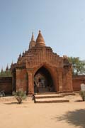 Chr�my v Baganu se rozkl�daj� na plo�e 42 km �tvere�n�ch. V�t�ina chr�m� byla postavena v letech 1000-1200, kdy byl Bagan hlavn�m m�stem prvn� Barmsk� ��e. Myanmar (Barma).