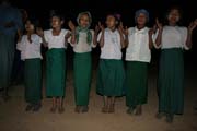 D�ti a zp�v. Vesnice Aye, provincie Chin. Myanmar (Barma).