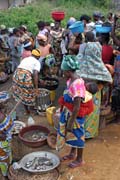 Trh ve m�st� Abomey-Calavi na b�ehu jezera Nokou�. Benin.
