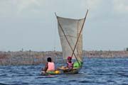 Plachetnice na jeze�e Nokou�. Benin.