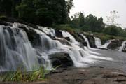 Vodop�dy Lobe jsou jedno z m�la m�st na sv�t� kde vodop�dy padaj� p��mo do mo�e. Kamerun.