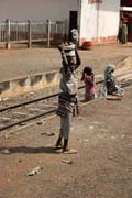 Cesta vlakem na sever do m�sta N'Gaound�r�. Kamerun.