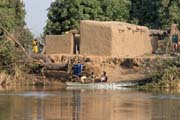 �vot okolo �eky Chari, p��toku jezera �ad.  Kamerun.
