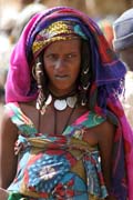 Trh na b�ehu �eky Chari. Pravd�podobn� �ena z etnika Bororo. Oblast jezera �ad. Kamerun.