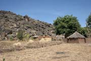 Vesnice Murha u star� horsk� silnice spojuj�c� m�sta Maroua a Garoua. Kamerun.