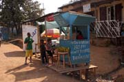 Pouli�n� st�nky ve m�ste N'Gaound�r�. Kamerun.