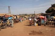 Pouli�n� trh ve m�st� N'Gaound�r�. Kamerun.