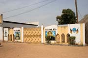Uvnit� kr�lovsk�ho pal�ce ve m�st� N'Gaound�r� (Lamidat de N'Gaound�r�). Kamerun.