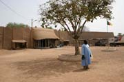 Pohled na kr�lovsk� pal�c ve vesnic Rey Bouba. Vesnice Rey Bouba je tradi�n�m kr�lovstv�m (lamidat) etnika Fulani. Kamerun.