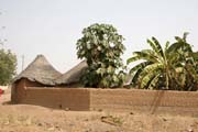 Tradi�n� hlin�n� architektura ve vesnici Rey Bouba. Kamerun.