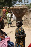 Momentka z trhu. Vesnice Tourou v poho�� Mandara. Kamerun.
