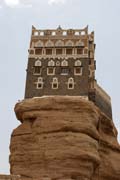 Zn�m� 'kamenn� pal�c' Dar al-Hajar ve Wadi (�dol�) Dhahr. Jemen.