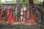 Chao Mae Tuptim Shrine - jedena z nejzvl�tnej��ch svatyn� v Bangkoku, Thajsko. Thajsko.