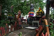 Chao Mae Tuptim Shrine - jedena z nejzvl�tnej��ch svatyn� v Bangkoku, Thajsko. Thajsko.