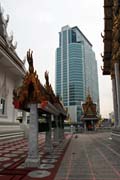 Wat Hua Lamphong patr� mezi novej�� chr�my v Bangkoku stoj� pr�mo v modern�m centru, Thajsko. Thajsko.