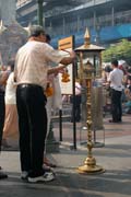 Chr�m Erawan (San Phra Phrom), Bangkok. Thajsko.