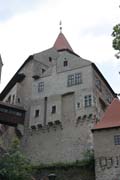 Hrad Pern�tejn, zalo�en v polovin� 13. stolet� je jedn�m z nejzachovalej��ch goticko-renezan�n�ch hrad� v Evrop�. Nedv�dice. �esk� republika.