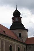 Hrad Pern�tejn, zalo�en v polovin� 13. stolet� je jedn�m z nejzachovalej��ch goticko-renezan�n�ch hrad� v Evrop�. Nedv�dice. �esk� republika.
