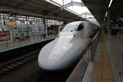 Vlakov� expres �inkansen. N�dra�� ve m�st� Kj�to. Japonsko.