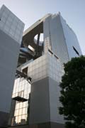 M�sto Osaka. Je pln� supermodern� architektury. P��kladem m��e b�t Floating Garden Observatory (Umeda Sky Building). Japonsko.