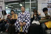 Pr�v� za�al turnaj sumo. Sumo z�pasn�ky m��ete potkat i v metru. Tokio. Japonsko.