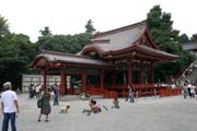 Svatyn� Tsurugaoka Hachiman-gu, Kamakura. Japonsko.