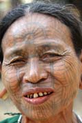 �ena z etnika Chin, okol� Mrauk U. Myanmar (Barma).