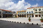 Plaza Vieja, star� Havana (Habana Vieja). Kuba.