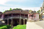 Star� japonsk� most v Hoi An. Vietnam.