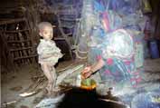 Obyvatel� tradi�n� ch��e v mal� vesni�ce v Simiensk�ch hor�ch. Etiopie.
